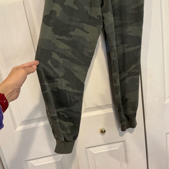 🐸🐸🐸 Splendid Camouflage Pull On Pants / Joggers - Size Small - Picture 9 of 10